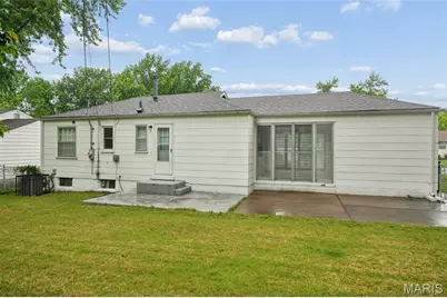 10200 Coburg Lands Drive, Bellefontaine Neighbors, MO 63137 - Photo 24