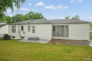 10200 Coburg Lands Dr, Bellefontaine Neighbors, MO 63137 - Photo 24