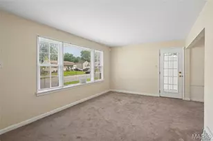 10200 Coburg Lands Dr, Bellefontaine Neighbors, MO 63137 - Photo 2