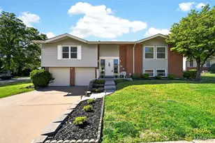 12741 Parkway Estates Dr, Saint Louis, MO 63146 - Photo 2