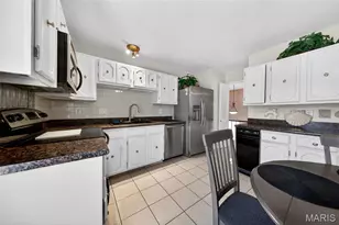 12741 Parkway Estates Dr, Saint Louis, MO 63146 - Photo 8