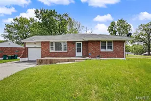 9448 Ardmore Dr, Bellefontaine Neighbors, MO 63137 - Photo 2