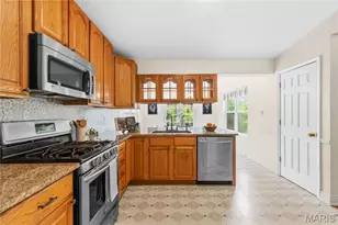 1965 Thunderbird Ave, Florissant, MO 63033 - Photo 8