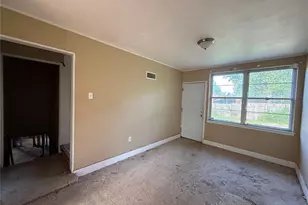 9715 Tullamoor Dr, Saint Louis, MO 63136 - Photo 8