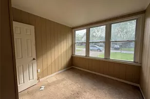 9715 Tullamoor Dr, Saint Louis, MO 63136 - Photo 10