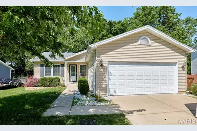 1605 Fairwood Forest Drive, Saint Peters, MO 63376 - Photo 2