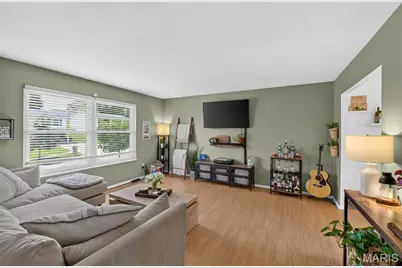 12011 Wesford Drive, Maryland Heights, MO 63043 - Photo 4