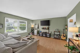 12011 Wesford Dr, Maryland Heights, MO 63043 - Photo 4