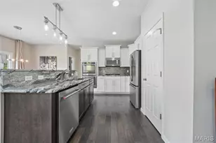 11195 Liebrooke Ct, Saint Louis, MO 63146 - Photo 12