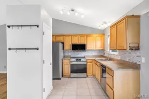 145 Glenbarr Ct, Valley Park, MO 63088 - Photo 6