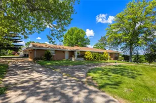 10000 Stonell Dr, Affton, MO 63123 - Photo 24