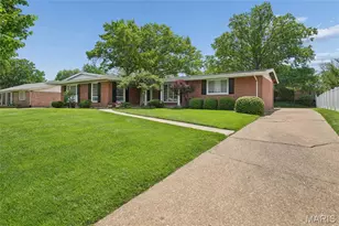 329 Meadowbrook Dr, Ballwin, MO 63011 - Photo 2