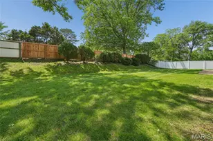 329 Meadowbrook Dr, Ballwin, MO 63011 - Photo 38