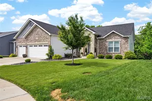1005 Timber Bluff Dr, Wentzville, MO 63385 - Photo 2