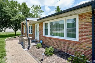 1802 S New Florissant Rd, Florissant, MO 63031 - Photo 2