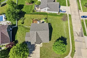 911 Pittsburg Landing Dr, Wentzville, MO 63385 - Photo 2