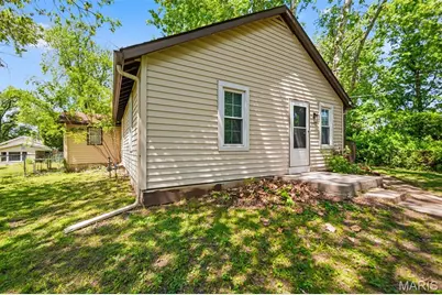 2427 N 7th Street, Saint Charles, MO 63301 - Photo 2