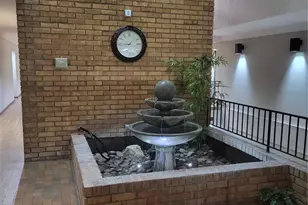 950 E Rue De La Banque, Creve Coeur, MO 63141 - Photo 20