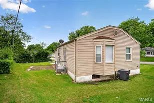 10428 Ashbrook Dr, Saint Louis, MO 63137 - Photo 10