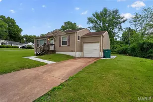 10428 Ashbrook Dr, Saint Louis, MO 63137 - Photo 4