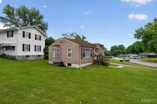 10428 Ashbrook Dr, Saint Louis, MO 63137 - Photo 8