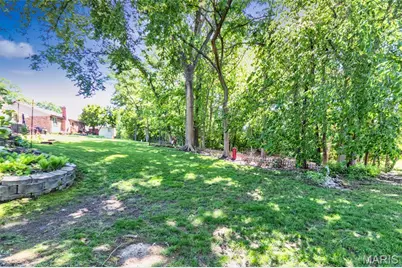 6564 Suson Woods Drive, Saint Louis, MO 63128 - Photo 12