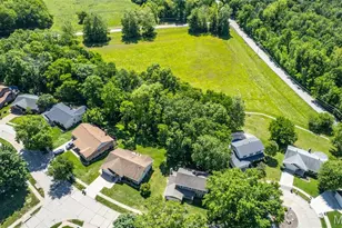 6564 Suson Woods Dr, Saint Louis, MO 63128 - Photo 8