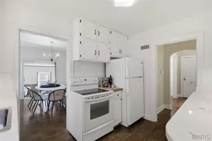 9 Berry Wood Dr, Glendale, MO 63122 - Photo 20