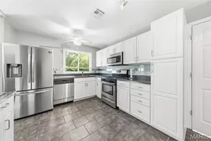 12579 Merrick Dr, Saint Louis, MO 63146 - Photo 20