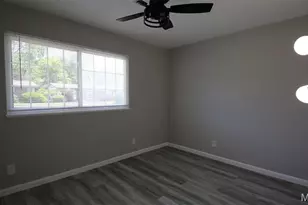 10215 Monarch Dr, Saint Louis, MO 63136 - Photo 12