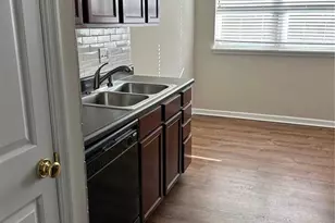 1951 Greenpoint Dr, Kirkwood, MO 63122 - Photo 8