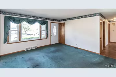 11048 Ridge Forest Court, Saint Louis, MO 63126 - Photo 4