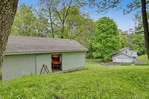 4120 Charbonier Rd, Florissant, MO 63031 - Photo 30