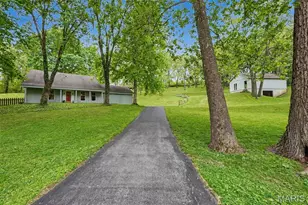 4120 Charbonier Rd, Florissant, MO 63031 - Photo 2