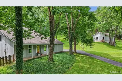 4120 Charbonier Road, Florissant, MO 63031 - Photo 4