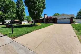 5452 Edelweis Ln, Saint Louis, MO 63129 - Photo 2