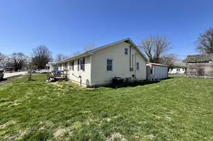210 Dean St, Shelbina, MO 63468 - Photo 4