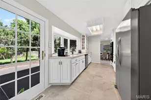 15203 Country Ridge Dr, Chesterfield, MO 63017 - Photo 6