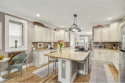 4137 Virginia Avenue, Saint Louis, MO 63118 - Photo 2