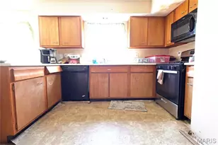 2660 Delaware Dr, Florissant, MO 63033 - Photo 10