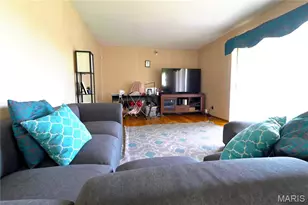 2660 Delaware Dr, Florissant, MO 63033 - Photo 4