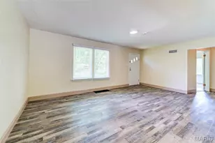 50 Oakwood Ln, Saint Louis, MO 63129 - Photo 2