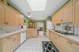 13302 Fairfield Cir Dr, Town and Country, MO 63017 - Photo 6