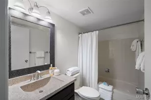 585 Coeur de Royale Dr, Creve Coeur, MO 63141 - Photo 30