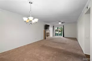 585 Coeur de Royale Dr, Creve Coeur, MO 63141 - Photo 12