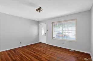 10076 Royal Dr, Saint Louis, MO 63136 - Photo 12