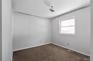 10076 Royal Dr, Saint Louis, MO 63136 - Photo 18
