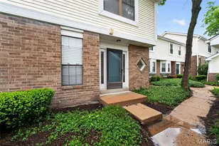 2047 Kentmore Ln, Chesterfield, MO 63017 - Photo 2