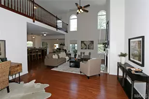 10925 Clydesdale Manors Ct, Saint Louis, MO 63123 - Photo 4