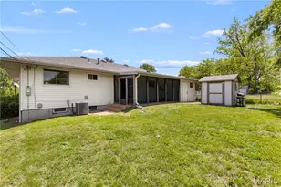 1667 Schulte Hill Dr, Maryland Heights, MO 63043 - Photo 24